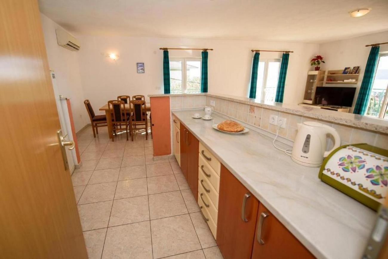 Apartments By The Sea Suhi Potok, Omis - 14555 Jesenice  Room photo
