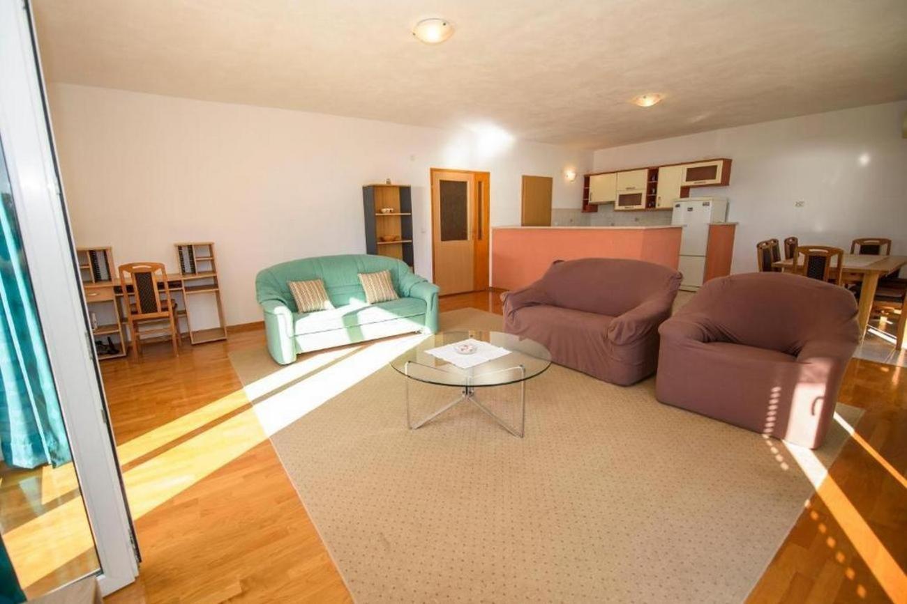Apartments By The Sea Suhi Potok, Omis - 14555 Jesenice  Room photo