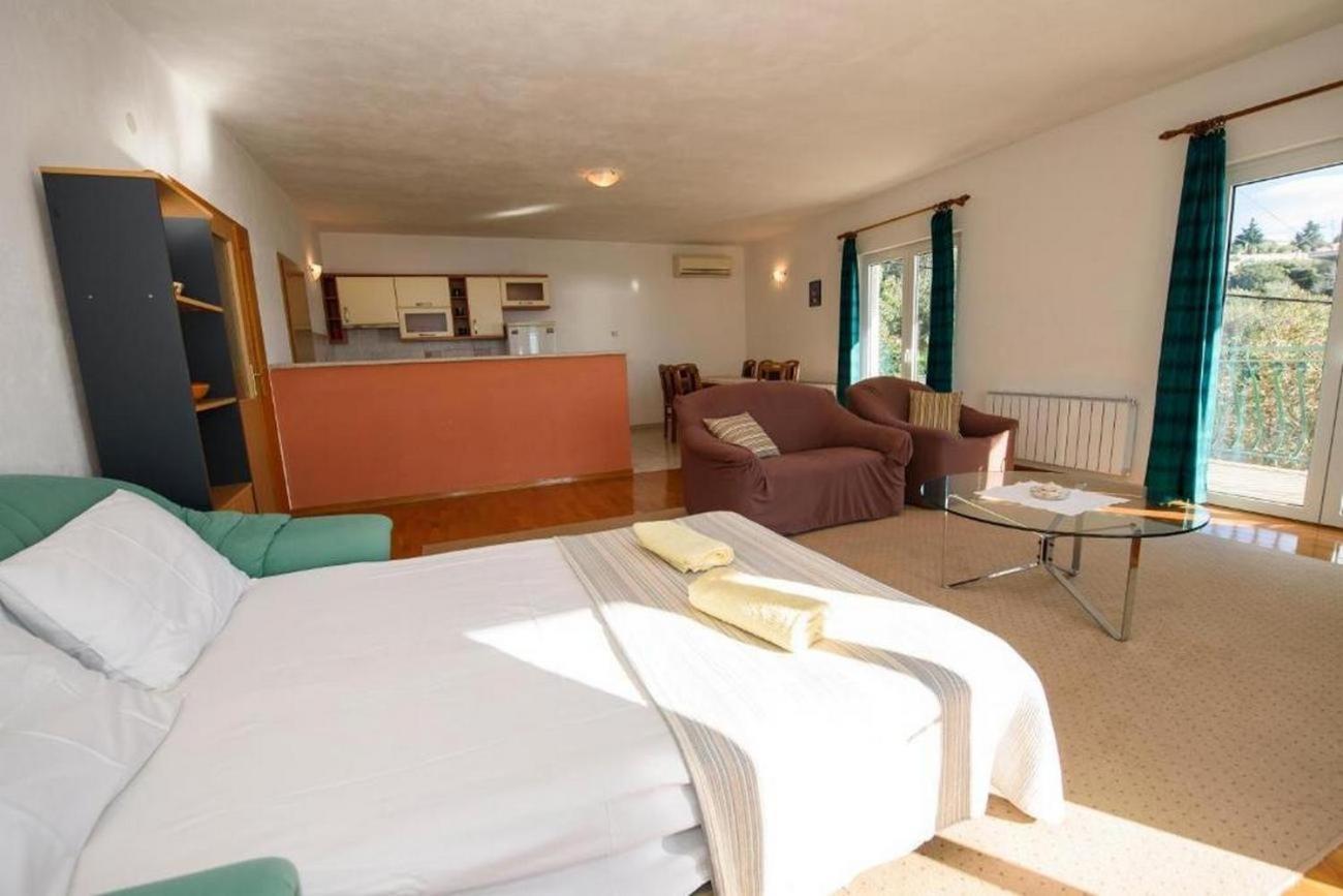 Apartments By The Sea Suhi Potok, Omis - 14555 Jesenice  Room photo